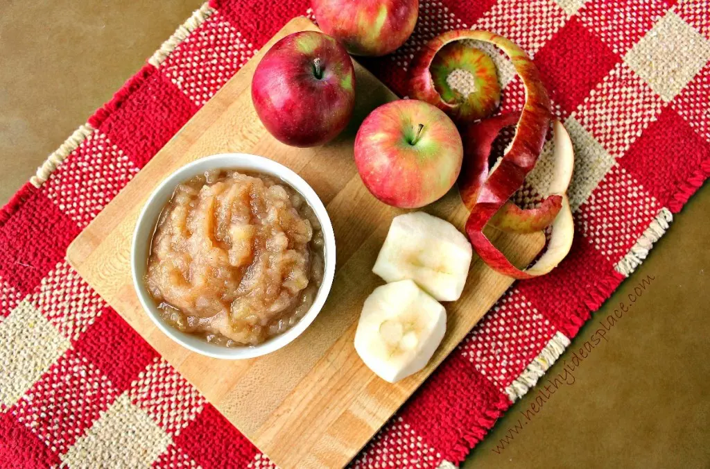 How to Make Applesauce - Use up those fall apples by making delicious homemade chunky applesauce! It's easy and delicious.