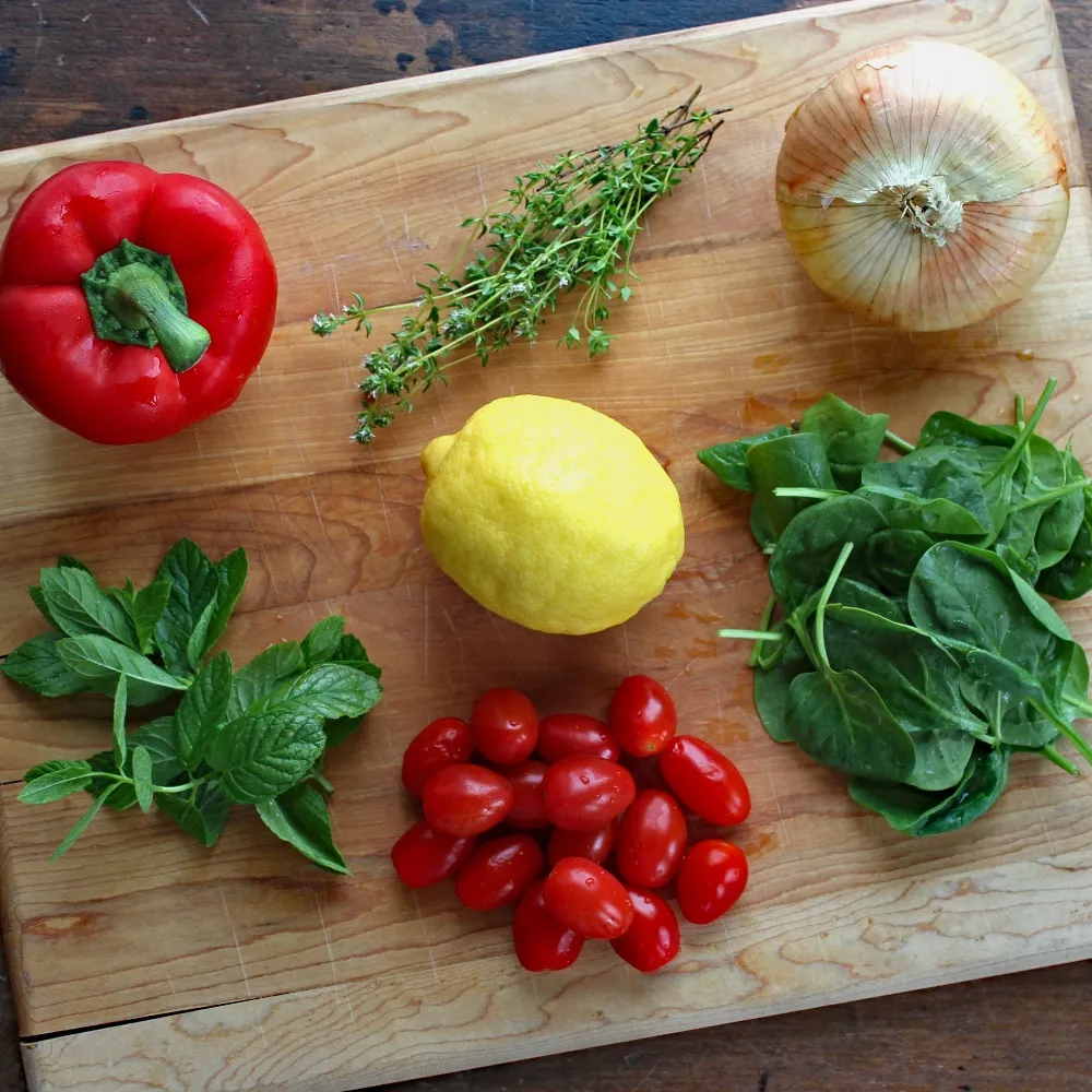 Warm Tzatziki Chicken Wraps - Fresh ingredients, Mediterranean flavors, healthy and delicious!