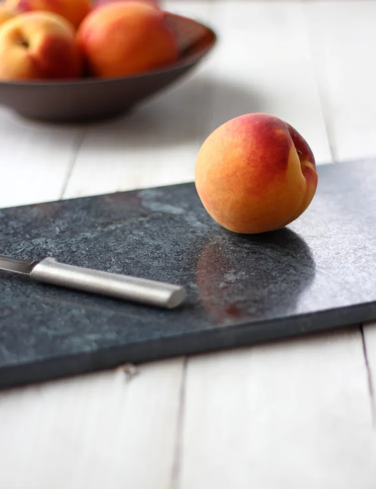 Grilled Peaches with Honey and Lemon Yogurt Sauce - Super easy recipe for grilled peaches. Served with a honey and lemon yogurt sauce, it's decadent, healthy dessert option.