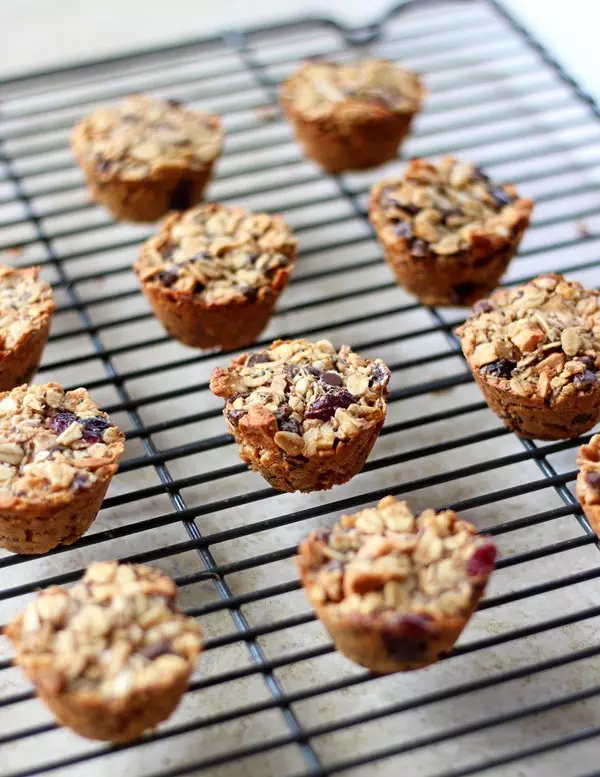 Do you ever find yourself looking for a snack that’s satisfying but healthier? Try Chewy Granola Bites with Peanut Butter and Apples. Not hard to make and easily modified for your family’s tastes. #snacks #granola #healthysnacks #recipes